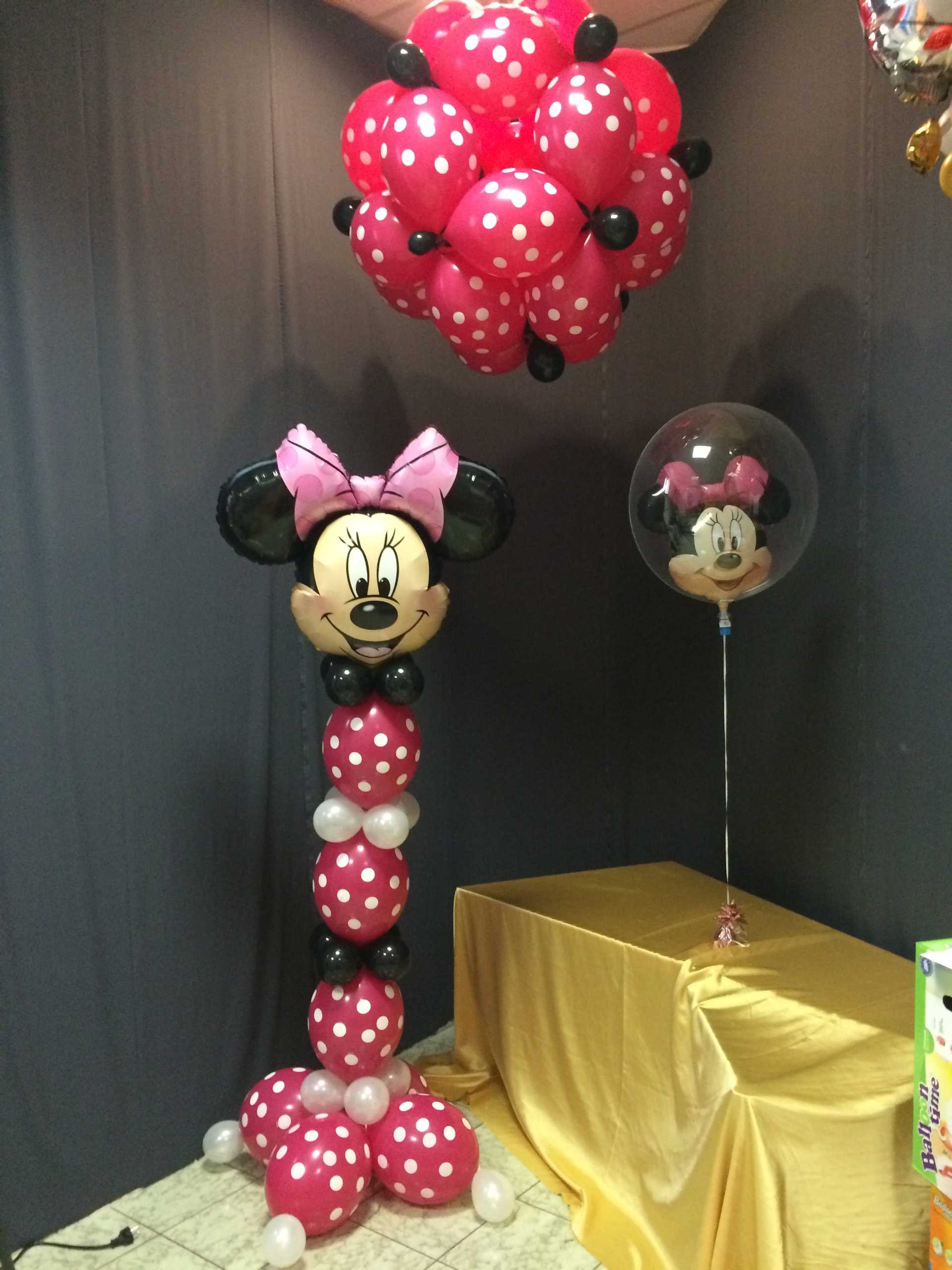Dekorationen mit Minnie Mouse-Ballons in Wien.